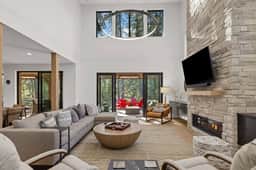 Timber Oak Lodge- Summer Specials! - Image 4