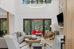 Timber Oak Lodge- Summer Specials! - Image 2