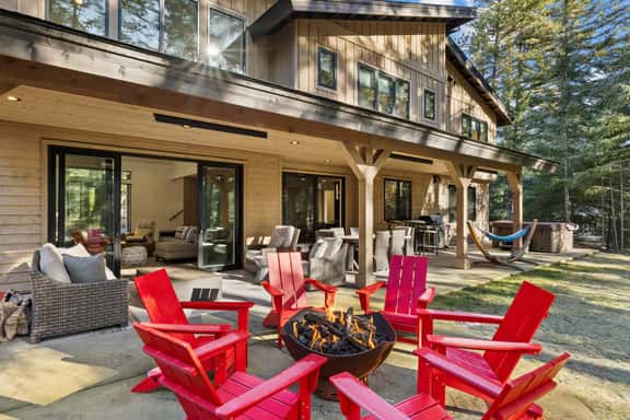 Timber Oak Lodge- Summer Specials! - Image 1