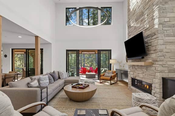 Timber Oak Lodge- Summer Specials! - Image 4
