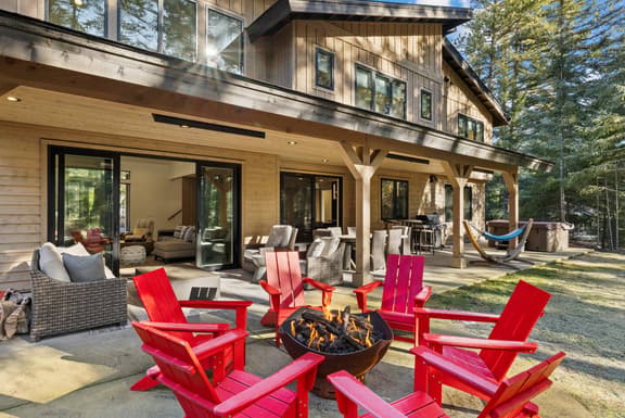 Timber Oak Lodge- Summer Specials! - Image 1